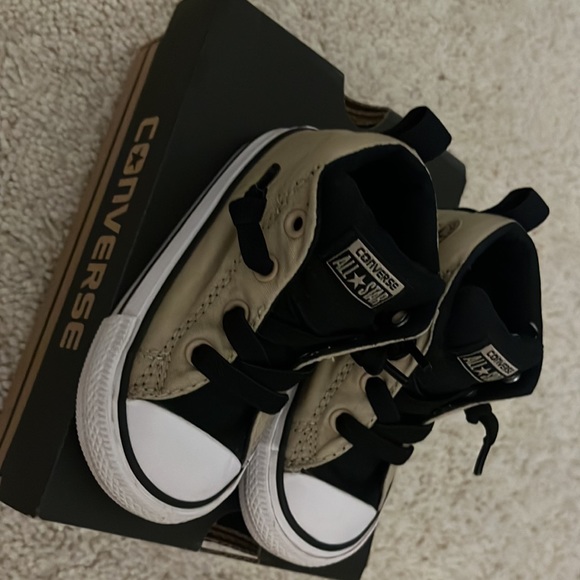 Toddler converse tan high tops - Picture 4 of 4